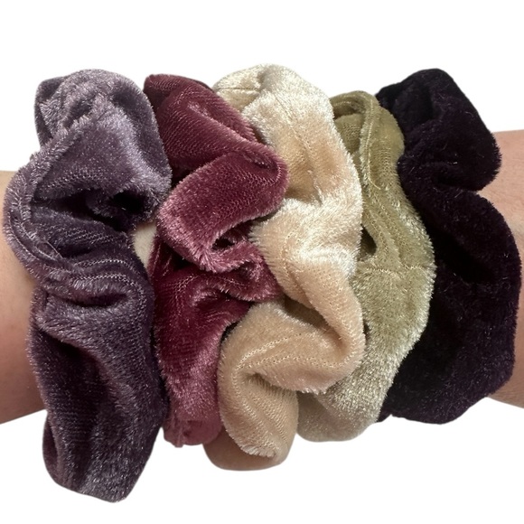 Forever 21 5-Piece Set of Jewel and Neutral Tone Scrunchies Hair Ties NWOT - Picture 9 of 9